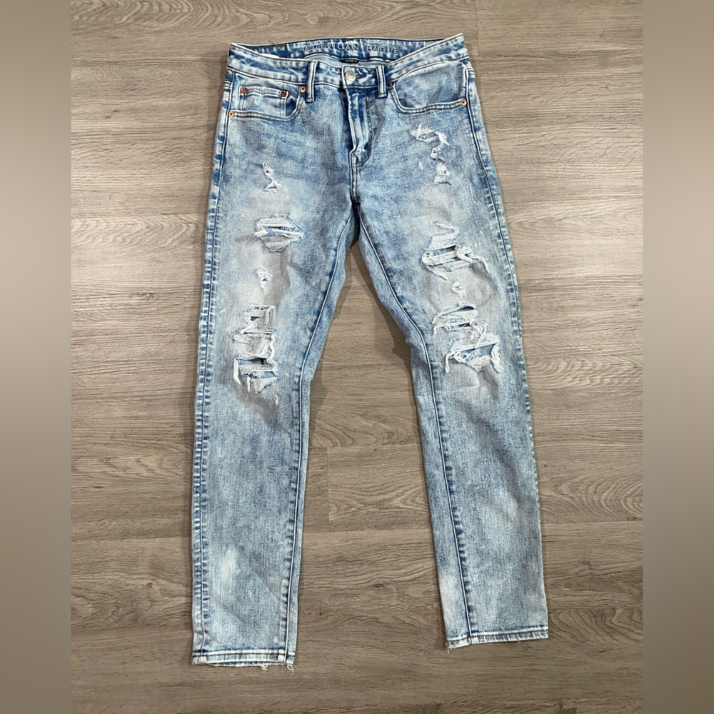American Eagle Men's Slim Distressed Light Wash Jeans‎ 31x30 cons